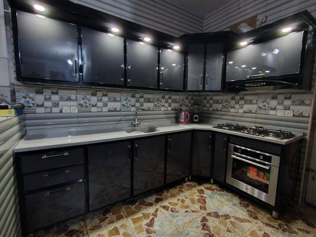 إعلان بيع كاونتر مطبخ (شبه جديد) مع الملحقات
​للبيع كاونتر مطبخ متكامل وبحالة ممتازة جداً، لم يستخدم إلا لفترة وجيزة (3 أشهر فقط)، والسبب هو الانتقال إلى منزل آخر واختلاف القياسات.
​المواصفات والتفاصيل:
​الحالة: نظيف جداً (شبه جديد) استخدام 3 أشهر.
​الملحقات المتضمنة: * طباخ (عين) بتصميم حديث.
​فرن بلت-إن (Built-in) متناسق مع الكاونتر.

​السعر المطلوب: مليون و ٧٠٠
​ملاحظة: الكاونتر مصمم بجودة عالية وتفاصيل عصرية، وهو فرصة ممتازة لمن يبحث عن مطبخ جاهز وبسعر أنسب من الجديد.
​للتواصل والاستفسار:
***********
الموقع: كربلاء مجمع الغدير السكني
