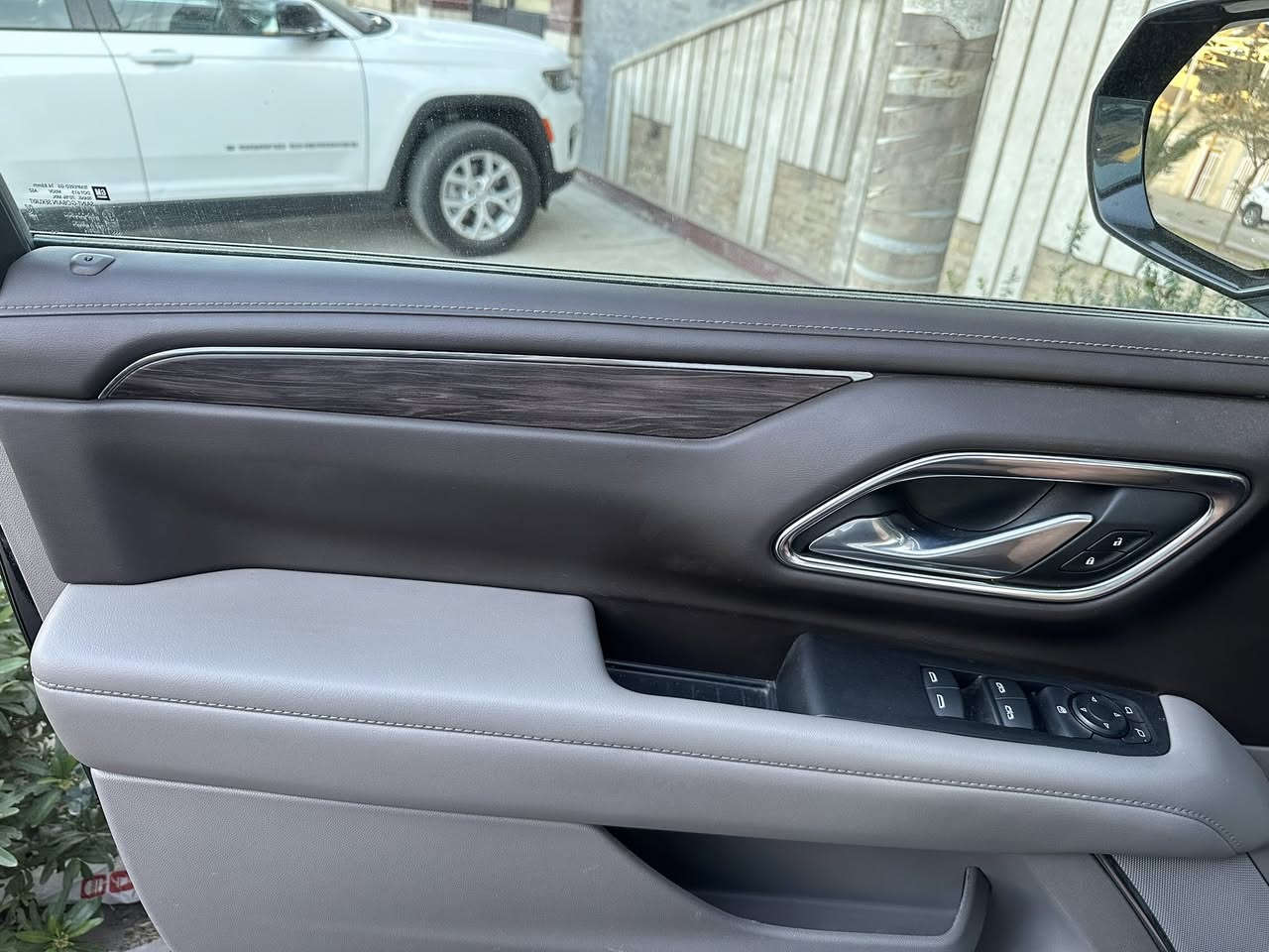 تاهو للبيع خليجي وكالة المنصور مكفولة و مغلفة ppf ضمان 5سنوات
السيارة ماشية 17 الف السيارة كلش نضيفة 
السعر 51 الف يعني 5 شدات و 10 اوراق
للاستفسار ***********8
