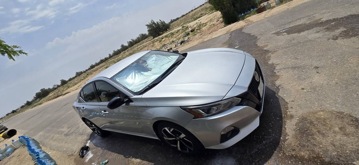 سلام عليكم نيسان التيما مديل 21 /فورويل /سياره جديده ماتصرف عليهه ابد جاهزه من كلشي ويل جديد حجم ١٧ تخم تاير تبريد حدايده ادامه كامله شرط ماذب عليهه جاهزه كبل سافر بيهه حجم المكينه (2500) معوقين بصره سنه جايه صير حره وكاله ثاني يوم حادثه موظح بل صوره ماشيه (83)كيلو 
كشنات جلد تشغيل عن بعد معروف موصفاتهه مكان سياره بصره الزبير برجسيه
***********
