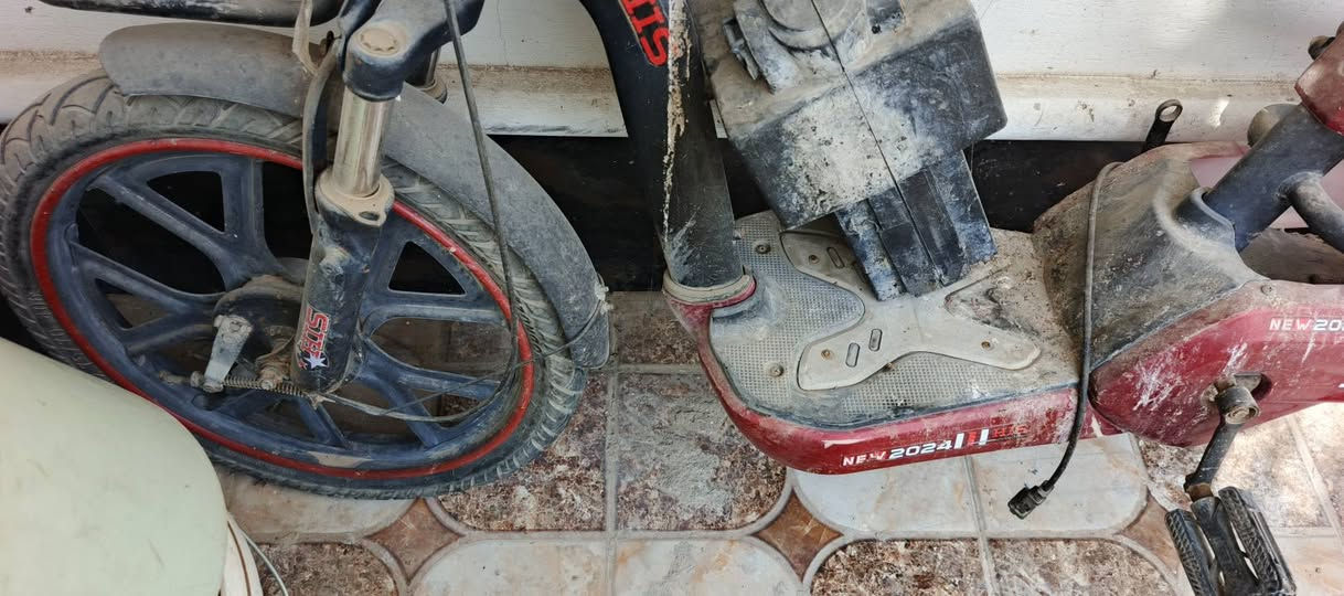 دراجه شحن للبيع موديل 2024
دراجه شغاله بس اليده مال سكليتر طفت بدلتها شتغلت وطفت وتركته صار فتره دراجه نضيفه بس متروكه 
للبيع او مرواس العنوان بعقوبه التحرير شارع اربعين منطقه البستان 
السعر 120 وبي مجال الاستفسار خاص او الاتصال برقم 
***********
