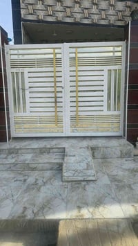 باب • حديد • بي مجال