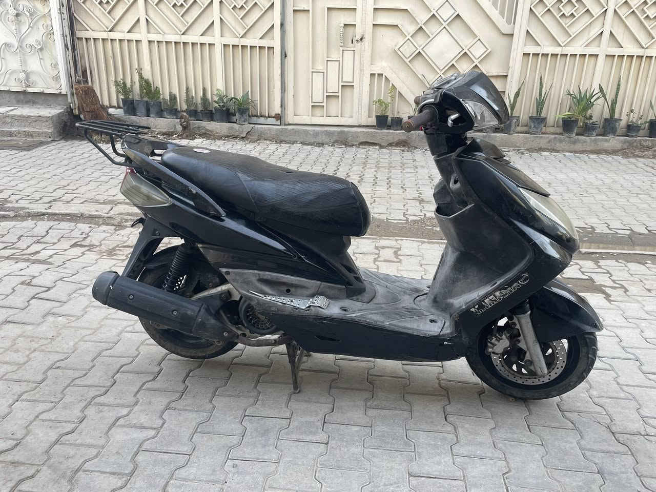 سكنس فحل كوري
سلف نكرة كل وقت كهربائيات شغالة كلها  مكينة متنسمع شلعة معدل  نضافه موضحة بصور سعر ٥٥٠ وبيها مجال حك الجيه  مكان الحرية مدخل البستان  تفاصيل الاتصال ***********
