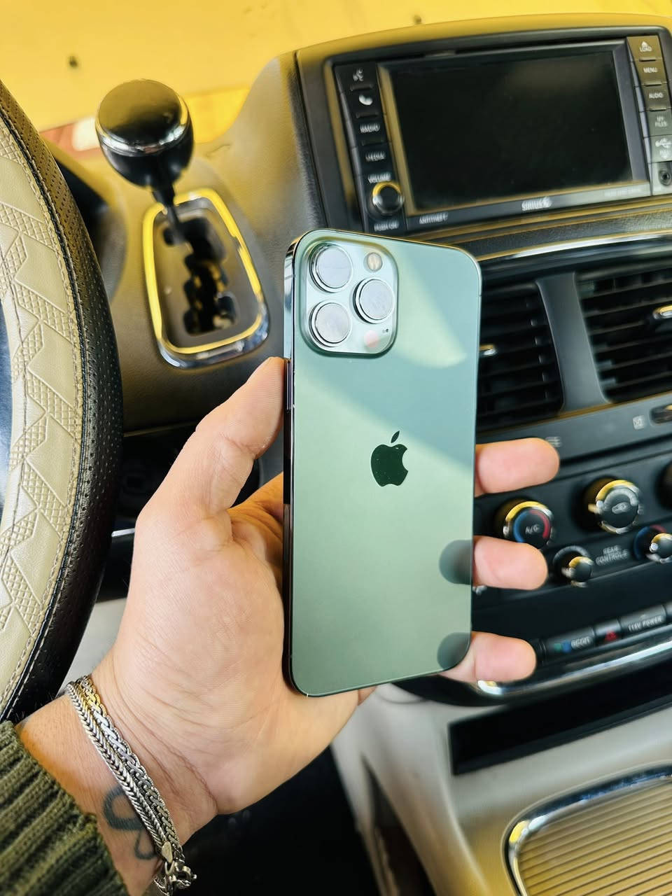 سلام عليكم ايفون 13 برو ماكس للبيع.
الجهاز كلش نضيف بلادي كله شغال بي فقط فطر جدا بسيط بل عدسه مال كامره الخلفيه وابد ما مأثر عليها جهاز مكفول ما مفتوح ابد بطاريه 87 ذاكره 256 السعر 690 الف مكاني بغداد خاص او اتصل ***********
