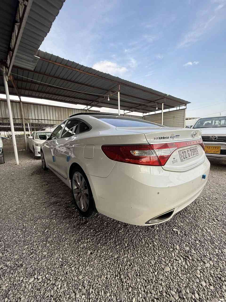 ازيره ٢٠١٣فول سياره جاهزه ما بيها نقص مكينه كير شرط محرك ٦ سلندر طخم جديد بيها بابين صبغ بدون دواخل شرط سعرها ١٣٣بي مجال ***********
