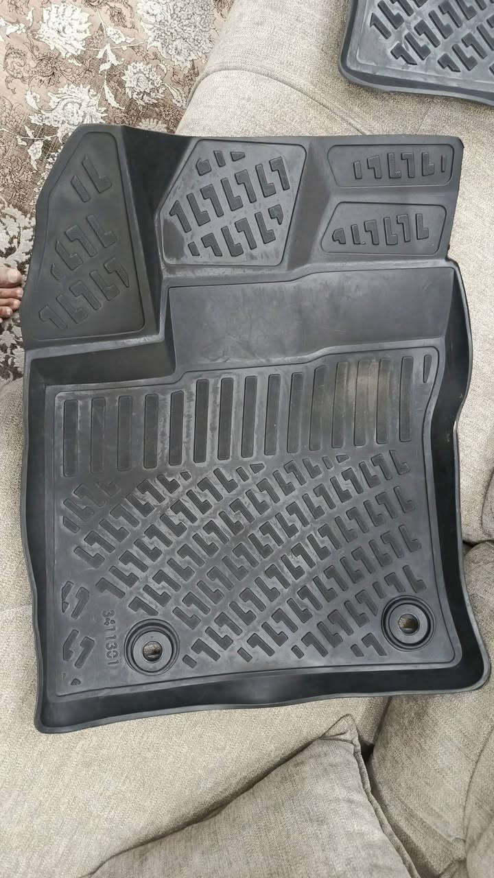 للبيع استعمال قليل مكاني حي اور السعر 40 كورلا كروز هذا رقمي ***********
