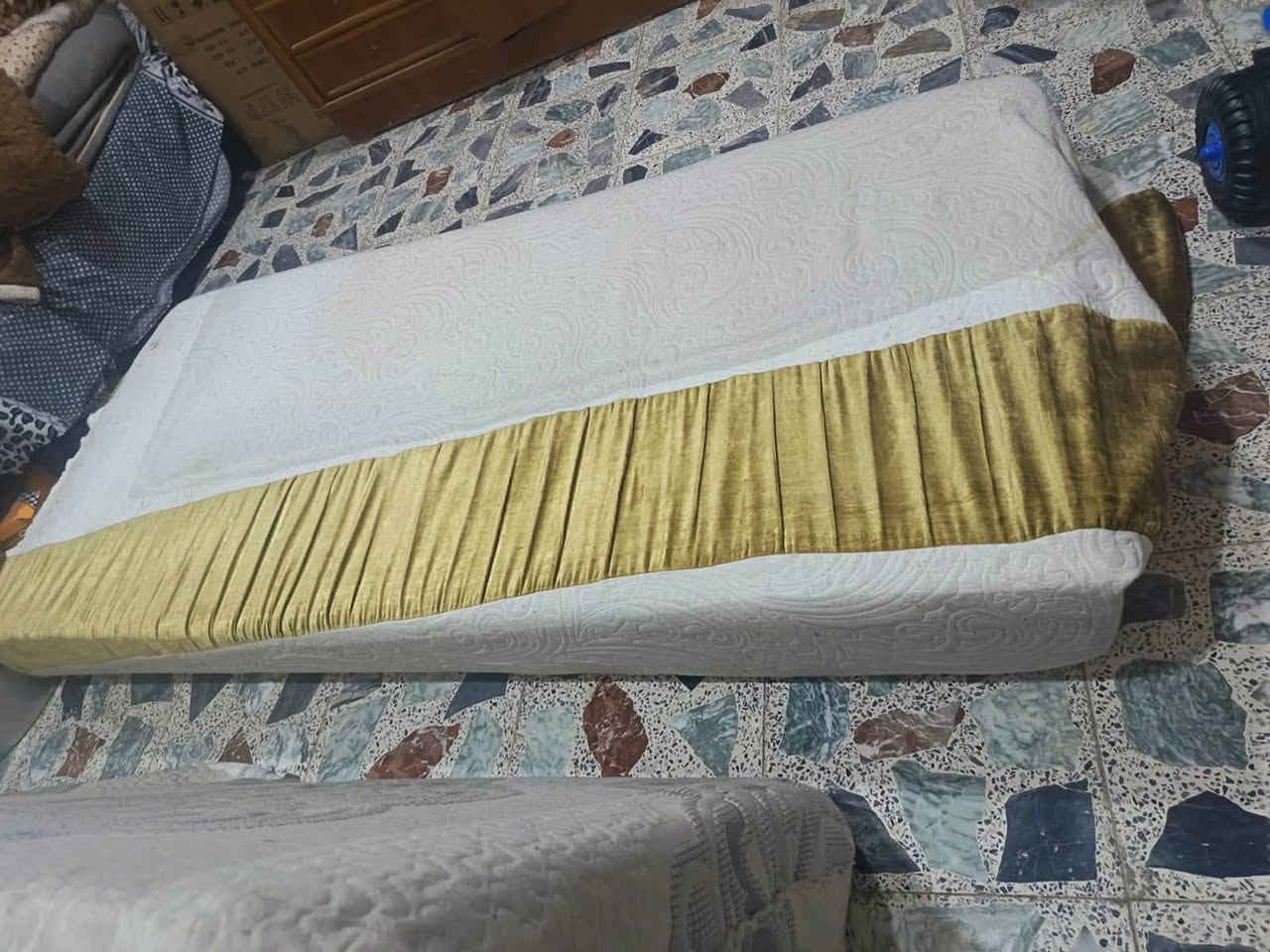 جربايه للبيع بس مفصخه انته شدها لا تكلي شون اشدها
دواشك ضغط عالي الطول 2 متر
العرض 90 وارتفاع  20
مستخدمات دواشك
*********** الشعب شارع الصحه
