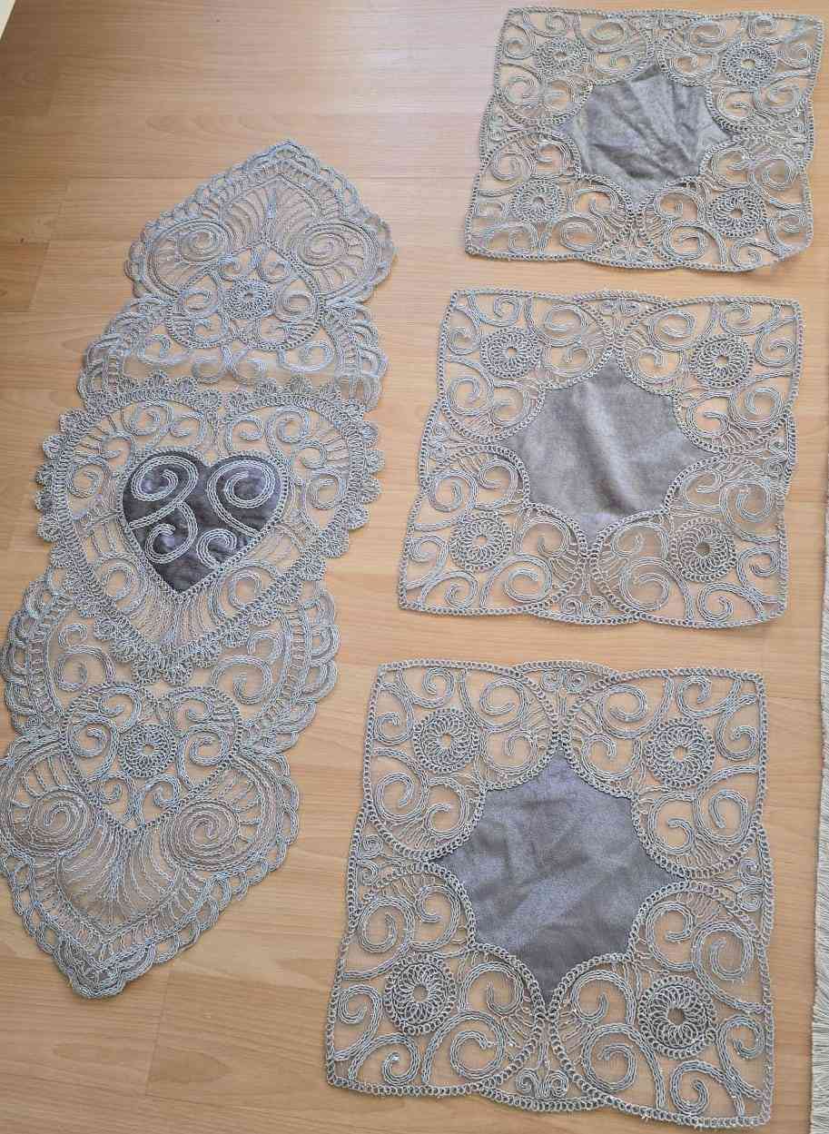 طقم 5قطع 
خيط مقصب 
100×40
مع اربع قطع
متوفر جاهز للشحن المباشر 
100 طقم من كل موديل 
فضي -كريم- كابتشينو


**إذا كنت صاحب هذا الإعلان وتريد حذفه لأي سبب، رجاءا أرسل رسالة إلى الدعم الفني**