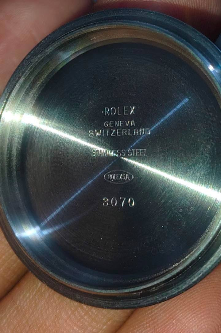 ساعه رولكس البيع سعر مزاد يبدي المزاد من 100$ سوم بل دولار والي يسوم يعتمد واتساب أو خاص ورقم *********** وكارت ساعه شغال بل NFC
