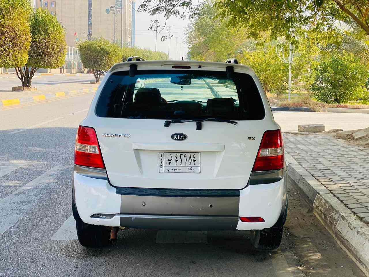 سورنتو موديل 2009 وارد خليجي فول واحد على واحد سياره بيه قطعتين صبق بل عراق سياره جديده وجاهزه سعره 98وبيه مجال رقم*********** موصفات سياره كامره خلفيه مثبت سرعه تحكم استيرن فتحت سقف مرايه شفط كشنات كهربائي محرك 6سلندر تبريد ثلج سياره حداديه تخم تاير جديدات مكان سياره كربلاء
