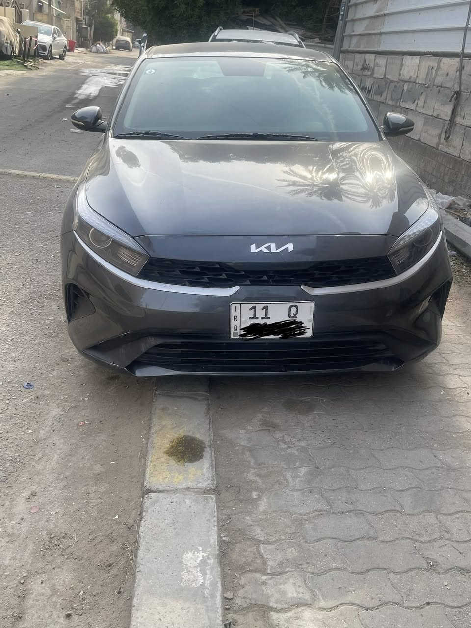 السلام عليكم فورتي موديل 2024 ماشيه فقط 19000 الف شرط حيل نضيفه حادثهه شخوط صفحه وحده بيهه شخوط وبنيد شخوط فقط  بدون اي ضربه ولا دواخل ولا كلشي سياره مواصفات عاديه بيع او مراوس حسب القناعه وذا عندك سياره 7 راكب بعد احسن مكاني بغداد رقمي ***********
