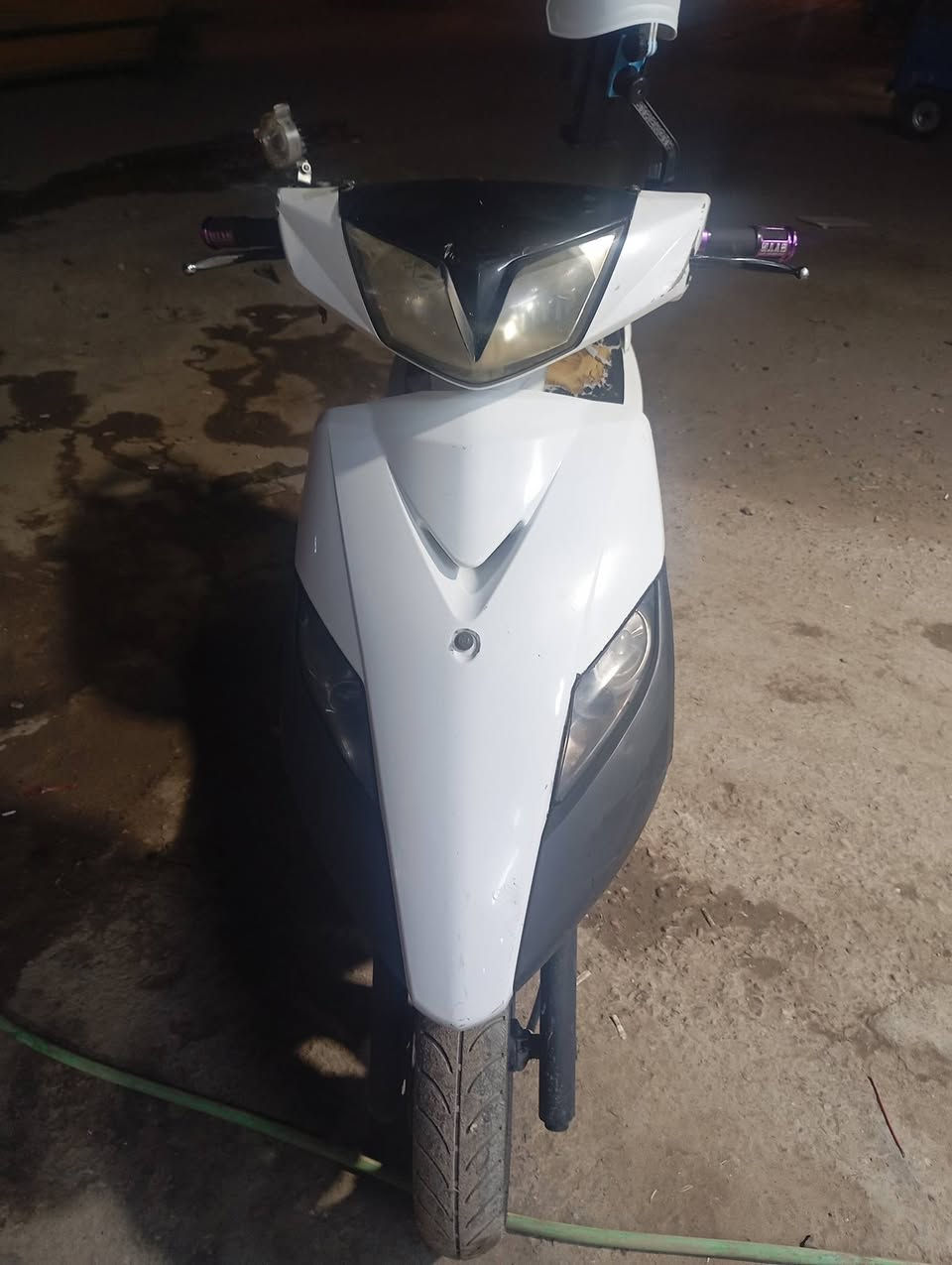 سلام عليكم دراجه للبيع
اي نقص مبيها كفاله من كلشي
كهربائيات كفاله كلها 
تخم تايرات خلفي امامي جديد اصلي  بعده بل شعر مالته
بيها سكنات اماميه زرك 
بيها تضليل بك لايت خلفي 
بيها كلوب زنون بومه
بيها امبيثري صغير صوته حلو وناعم
الدراجه صافيه لا تبخير ولا نضوح
دهن امزول احط كل اسبوع 
بانزين محسن
معدلها80 مقفول من الشركه بلاد
شلعه ومعدل تشك الكاع

دراجه سعرها475 وبيها مجال حك الجيه مكاني بغداد رقمي *********** متواجد واتساب
