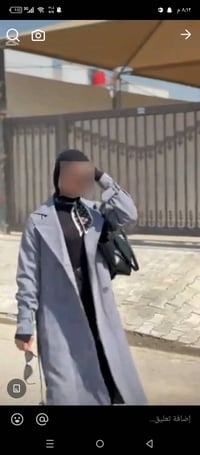 ترنشكوت أنيق لون رمادي فاتح، مناسب للشتاء والخريف، بقصة عصرية وتصميم ك...