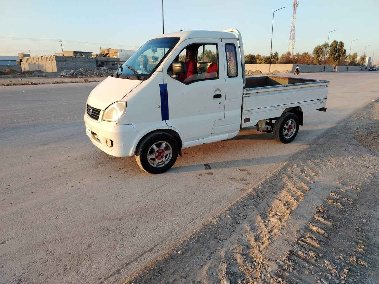 السلام عليكم  هيفى
للبيع خير من الله  موديل 2007 كامله منفيس موجود اصلي
الشاصي معمر والباقي
جداًم العين كهربا شغاله اسياره مالشغل
***********
***********
