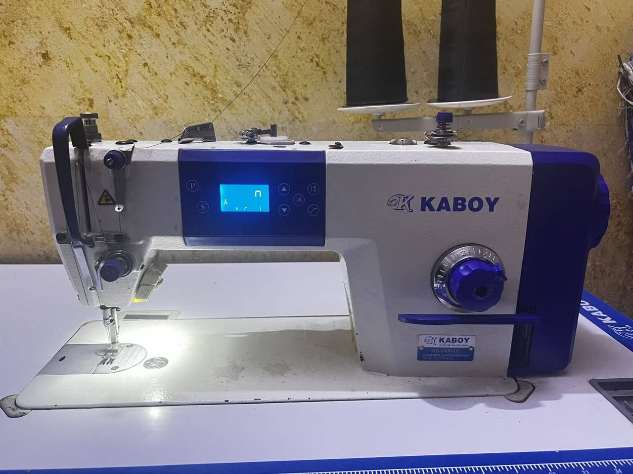 مكينه خياطه اوفر صناعي شركة بريتاكس مستخدم قليل جدا نضافة 100٪؜
والثانيه مكينة خياطة شركة كابوي موصفات قطع اوتماتيكي وتحكم سرعة وكذلك نضافة 100% 
تواصل واتساب 
***********
