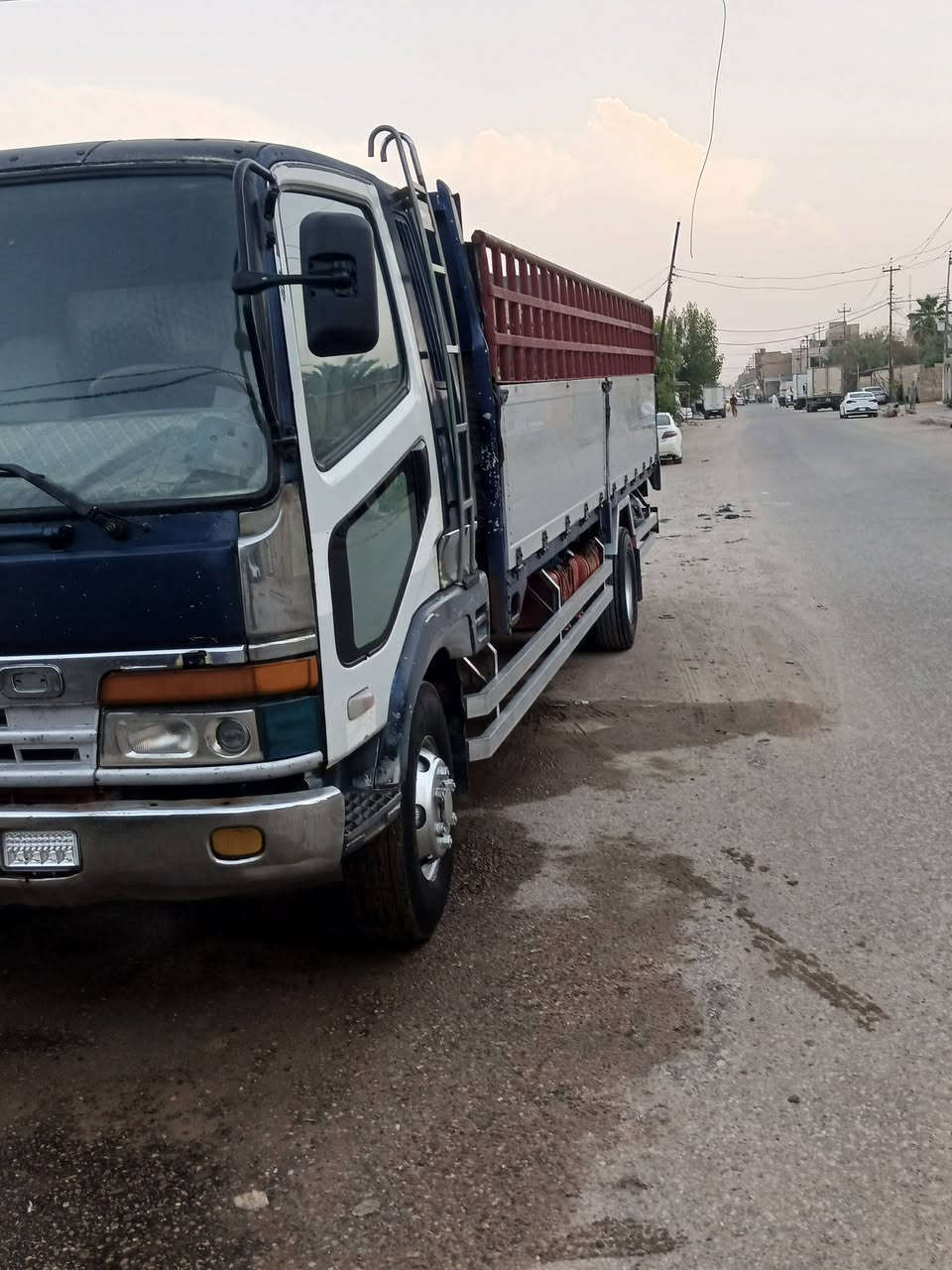 فوزه بزون للبيع 6وربع بلادي شاصي عريض مكينه 17عادي جديده سنويه ل 29 موديل 97 رقم الهاتف ***********
