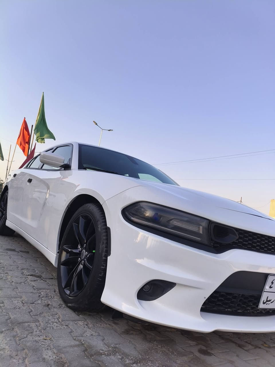 السلام عليكم جارجر  2016وارد كندي رقم اربيل منتهيه  تريد وكاله أو تحويل بيه بارد بل باب الخلفي والئمامي والبنيد مقسم مالته البلاد تو ويل مكينه وكير مكفولت مكينه 3600 ماشيه 152miالسعر195 لاستفسار ***********
