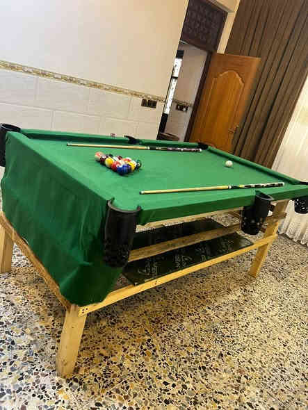 السلام عليكم بليارد للبيع طول 220  والعرض 150 البليارد عمل يدوي الكيوبات عدد2+8 جوك ويه البليارد مكان بغداد حي أور السعر 270 الف   وبي مجال بسيط الرقم: ***********

