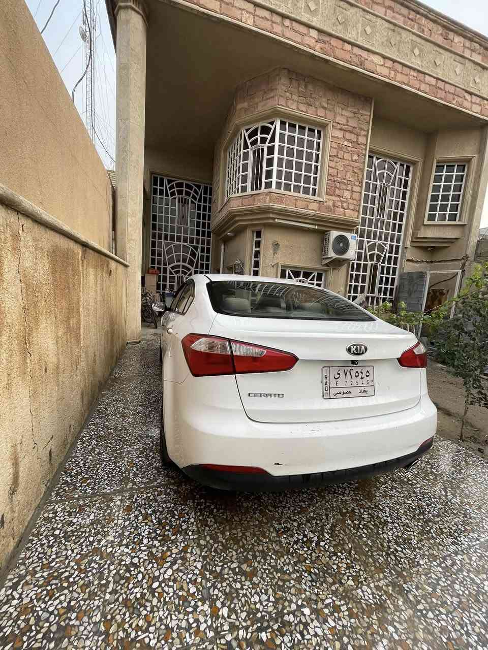 للبيع سيراتو 2014 محرك (2000) ماشيه ١٢٠ رقم بغداد بسمي سنويه تنتهي٢٩ قطعتين تبريد تحكامات محرك وكير كفاله بيه فقط بارد بالجاملغ 
مكان السياره بغداد حي الخضراء 
السعر ١٢٨ وبيه شي بسيط
***********
