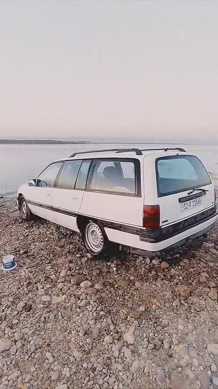 السلام عليكم اوبل اوميكا موديل 1993كير عادي محرك حجم 2000 المرغوب كير ومحرك شرط تحويل مباشر اني الشرعي السعر 37 وبيها مجال العنوان  موصل ناحية زمار ***********

