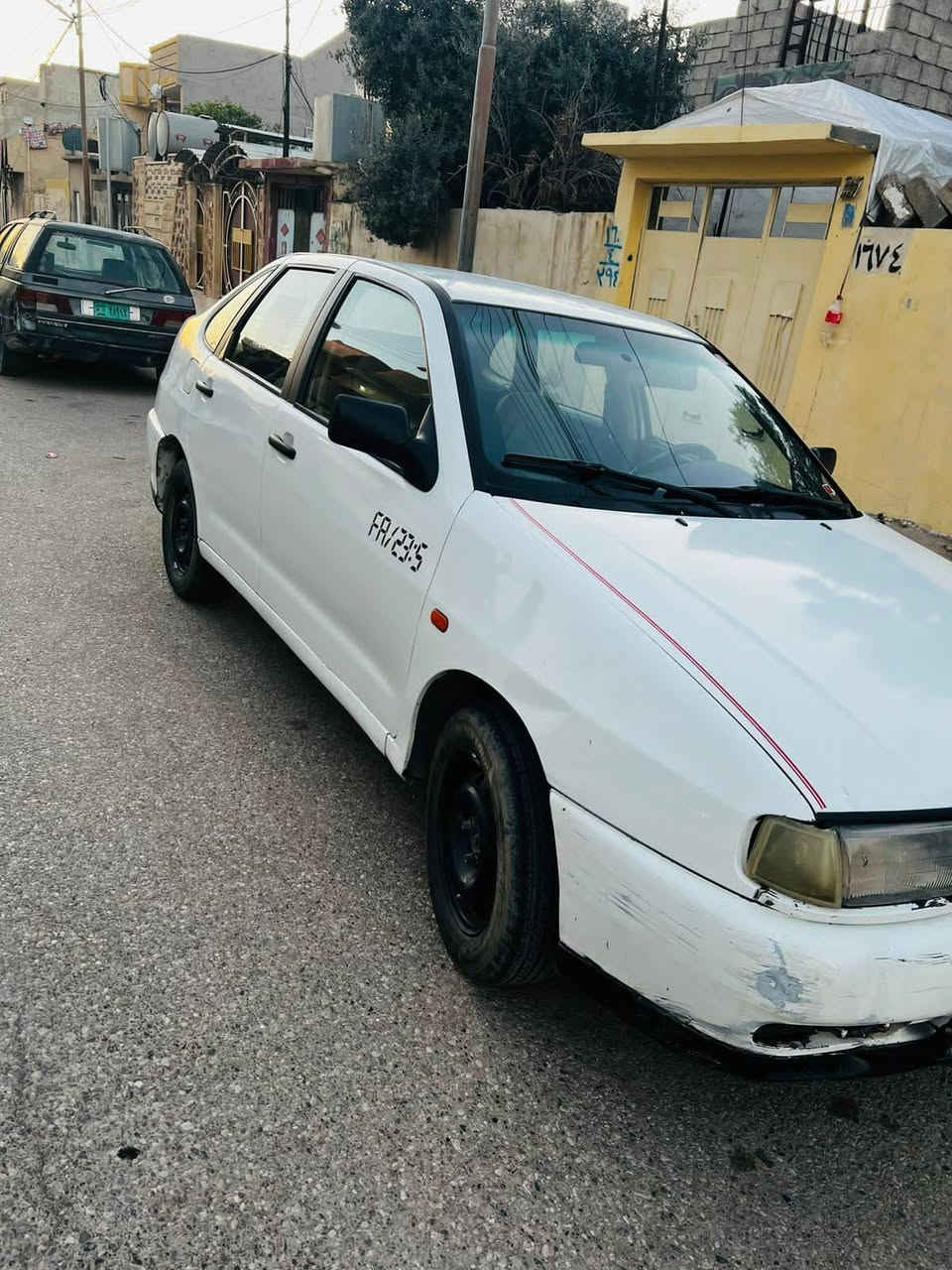 السلام عليكم
سيات موديل 1994
كير محرك شرط محرك 0،8
طخم نضيف تدفيه شغاله
وايرمنيه كلها شغاله
سعر السياره 20 ورقه 
سنويه عضم مشروع وطني 
شرط الوكاله والتحويل
عنوان جانب الايسر الاستفسار عل الرقم ***********
***********
