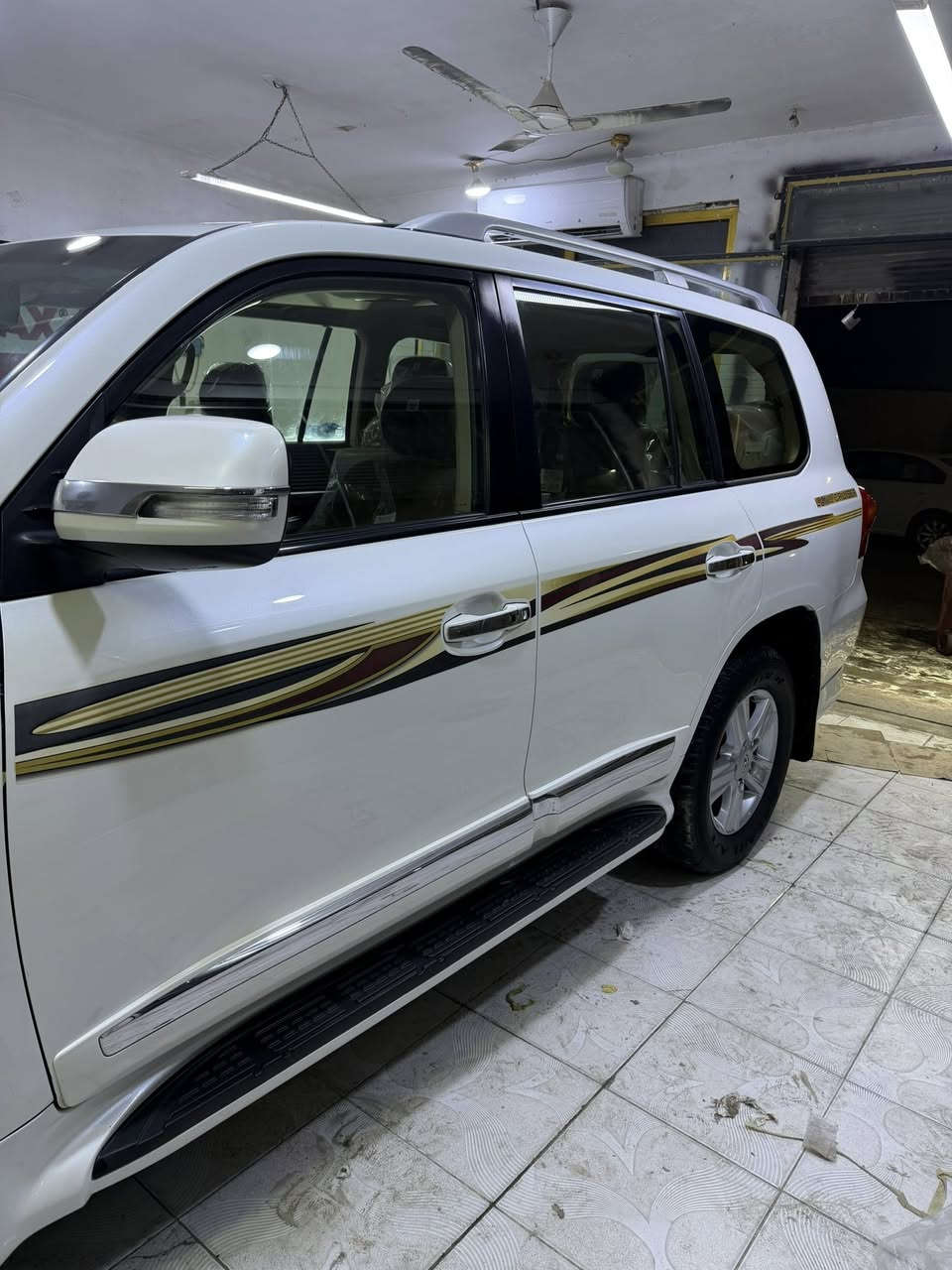 لاندكروز 2013 فول مواصفات بريم 
كفاله عامه من البارد ولصبغ ولضربه جديده شرط الحديده مالتها ما مفتوحه تخم تاير برغي مناقصها مكينه 8 
رقم بغداد باسمي سنويه لل26 
مكاني ناصريه 
السعر 375 
***********
