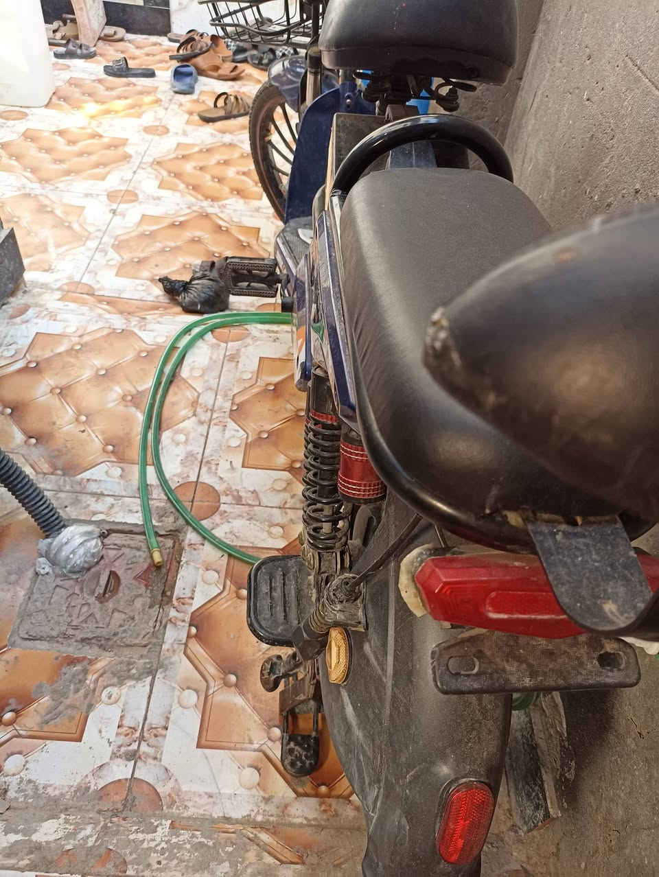 سلام عليكم دراجه شحن للبيع دراجه جديده كلشي مابيهه بطاريات وشاشه وعقل جدد بطاريات توني مبدلهن رايده250للستفسار*********** مكاني سماوه مركز
