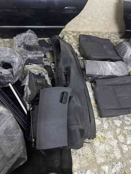 السلام عليكم غرفه خفاش حاويه جديده لون قهوائي كلش نضيفه كامله من كلشي كشنات كهرباء امامي خلفي تدفئه 
السعر ٧٥٠$ ***********
