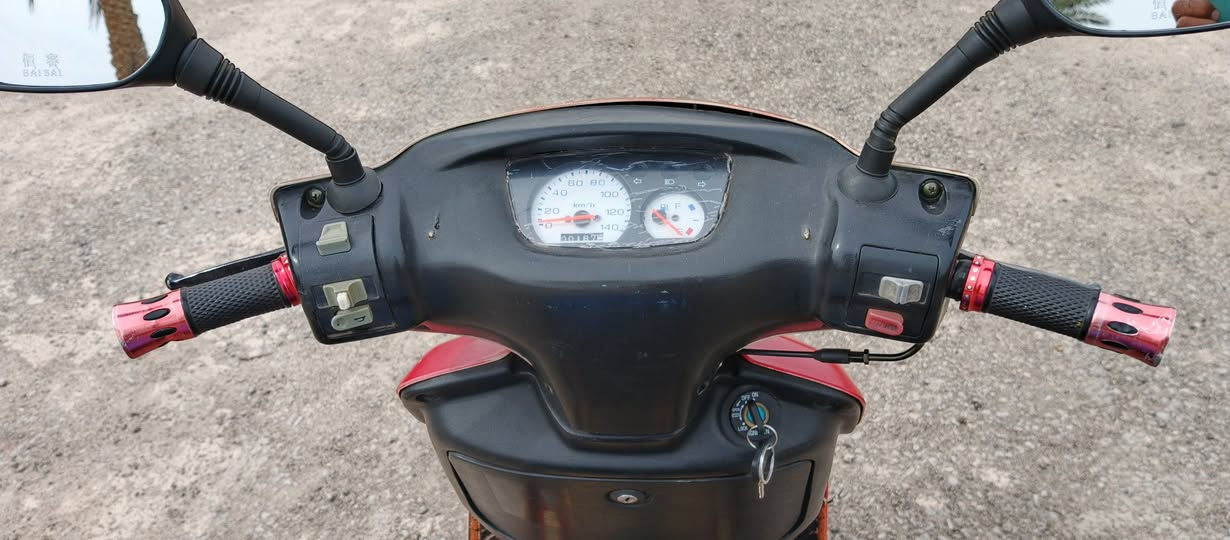 سلام عليكم 
فراشة كرستال 140 ✈️ 🛵 ✨
• شغاله هندر و سلف 🔑
• شلعه و معدل و نعومه 🚀
• تخم تايرات جديد  ⚫
• أمرايات زوج جدد 🪞
• كلوبات كامله عالي وناصي 💡🔦
• مكينه ولا برغي مفتوح 🔥
• حله الكفل 📌
•💲السعر 250 بيها مجال قليل للإتصال 
•📞 *********** متوفر واتس اب + عل خاص
