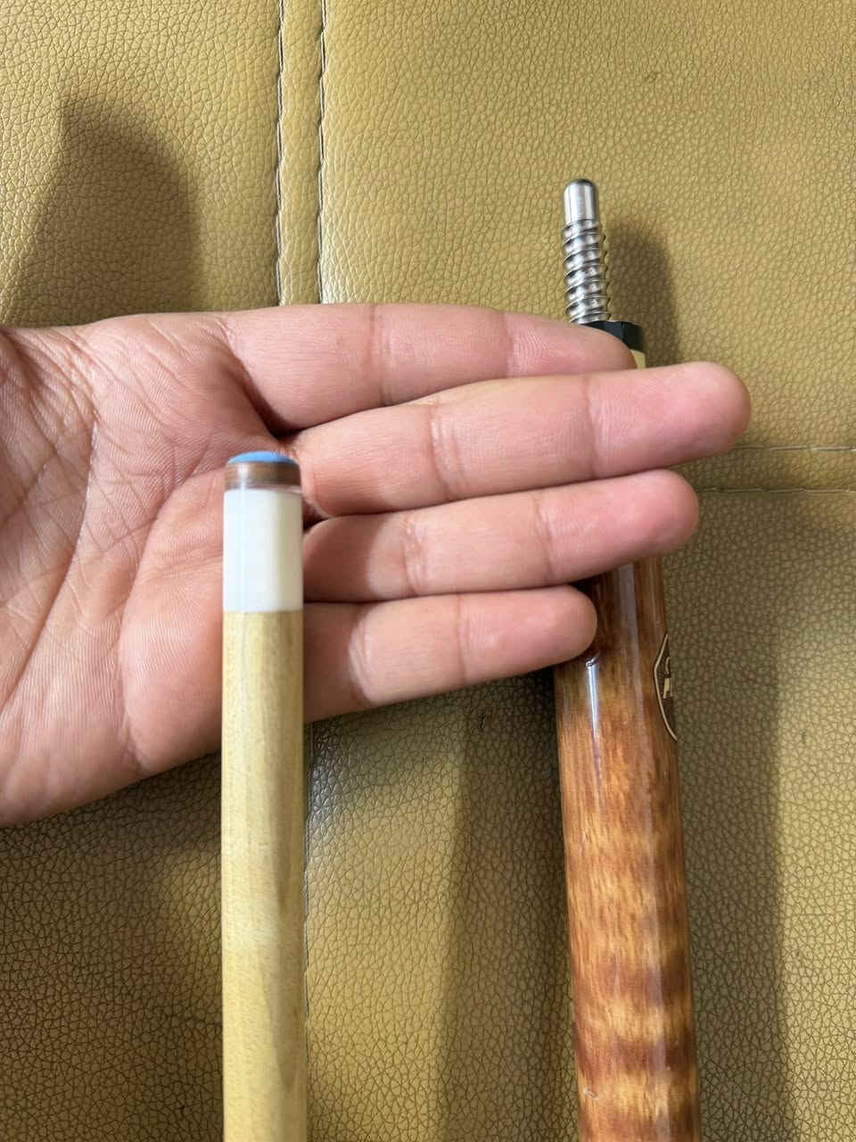كيوب بيري طرحه قديمه وتب جديد كاموي اصلي السعر375 وبي مجال واكو توصيل اله كل المحافظات وهاذا الرقم راسلني عليه/***********
