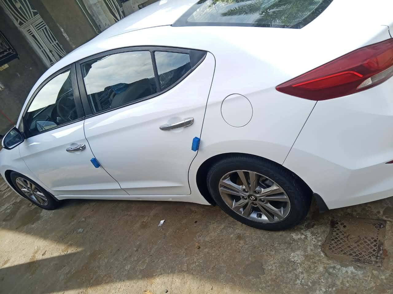 السلام عليكم النتراه 17 خليجي
رقم بغداد نكليزي 
(كفاله عامه) 
ماشيه80
 مواصفات 
فتحه 
شاشه كبيره 
لد نهاري 
يدات ستيل 
اشاير بل مري 
قطعتين تبريد 
فولل عده البصمه 

السعر 149 وبيه مجال 
مكان السياره كربلاء طويريج 
رقم ***********
