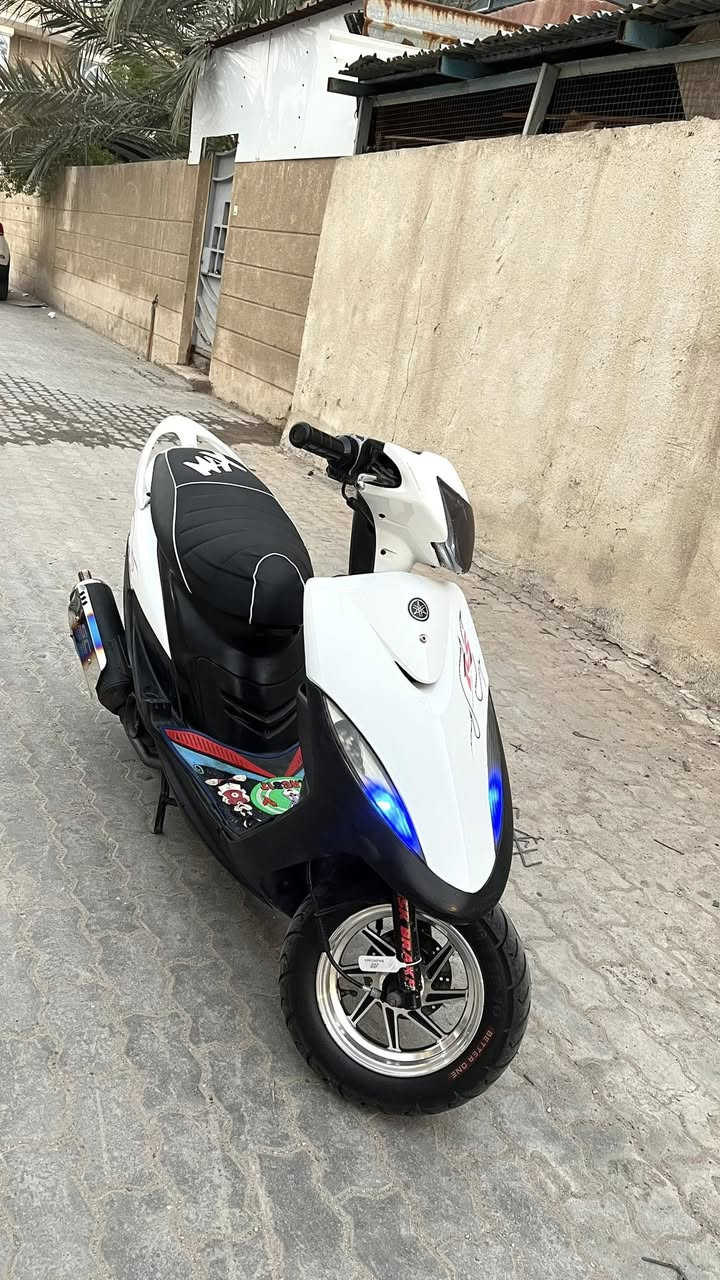 السلام عليكم ماكس عدلة بوشة 49 نضيفه الدراجه كامله مثل ما موضحة بالصور خذيتها حاويه قبل 4 اشهر وغراضها البلاديه موجوده كفرات ويلات فقط عنوان القبلة حي المهندسين سعرها 900 وبيها مجال للشراي فقط ***********
