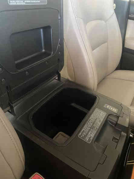 لاندكروز ستينه 
٢٠١١    فطيم 

دعاميه امامي صبغ فقط 

ماشيه ١٧٢ الف حقيقي 

السعر ٣٢٧ ورقه بيها مجال 

مكان الوزيريه - بغداد 
***********
