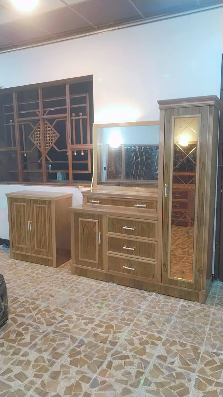 غرفة خمسة ابواب فصال تركي🆕
باب الميز سلايت علا طولو 🚪
صبغ حراري 
لون الدوشمة حسب الطلب 📫
باب جديدمعرض عش العروس قرب نادي الفتوى 
للطلب والاستفسار 📢
***********
***********

