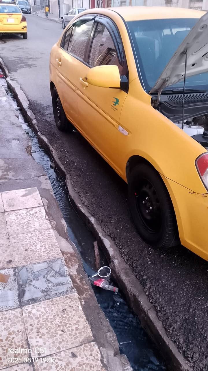 سياره اكسنت 2009 كربون بنزين بيها جامات كهرب محرك 16 جير عادي هيئه وغرامات صفر باسميي باسمي انا الشرعي رقم دولي السعر )( 80 )(***********)
