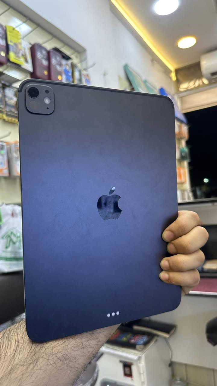 ايباد 11  برو m5 
بطاريه 100
زلغ مابي
كارتون وشاحنه كامله 
السعر 1300
بغداد الامين الثانيه
***********
