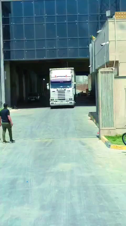 إسلام عليكم إخوان سكانيا فقط رأس البيع السعر خبرني ***********
