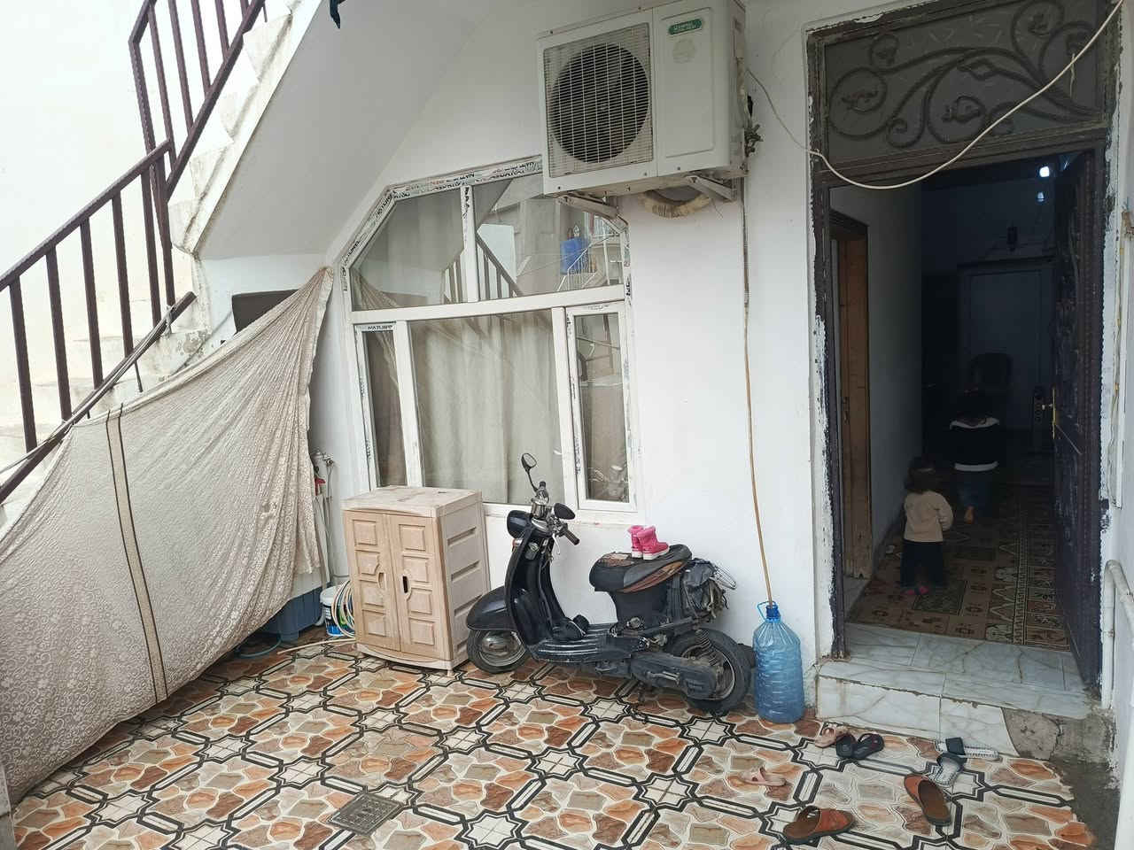 دار للبيع 100متر واجهه 5 طول20
زراعي كامل الاوراق بسمي بل بلديه
بناية تاريخ البيت 2015/2016
يتكون طابق الأرضي من الحوش وغرفة خطار 4×4 سقف ثانوي وممر ومطبخ ومنور 250×110والصحيات وفوك الصحيات مخزن 2×160
وغرفة نوم 5×4 وطابق الثاني يتكون من بلكونه غرفةخطار5×4 سقف ثانوي مطبخ وصحيات وفوك صحيات مخزن2×160وغرفة
نوم 5×4 قاطين درج خارجي مكان تسعين قرب مديرية تربية كركوك فرع حسينية الامام حسن المجتبى
السعر 95 مليون وقابل للتفاوض وهاذ رقمي 👇
                ***********
