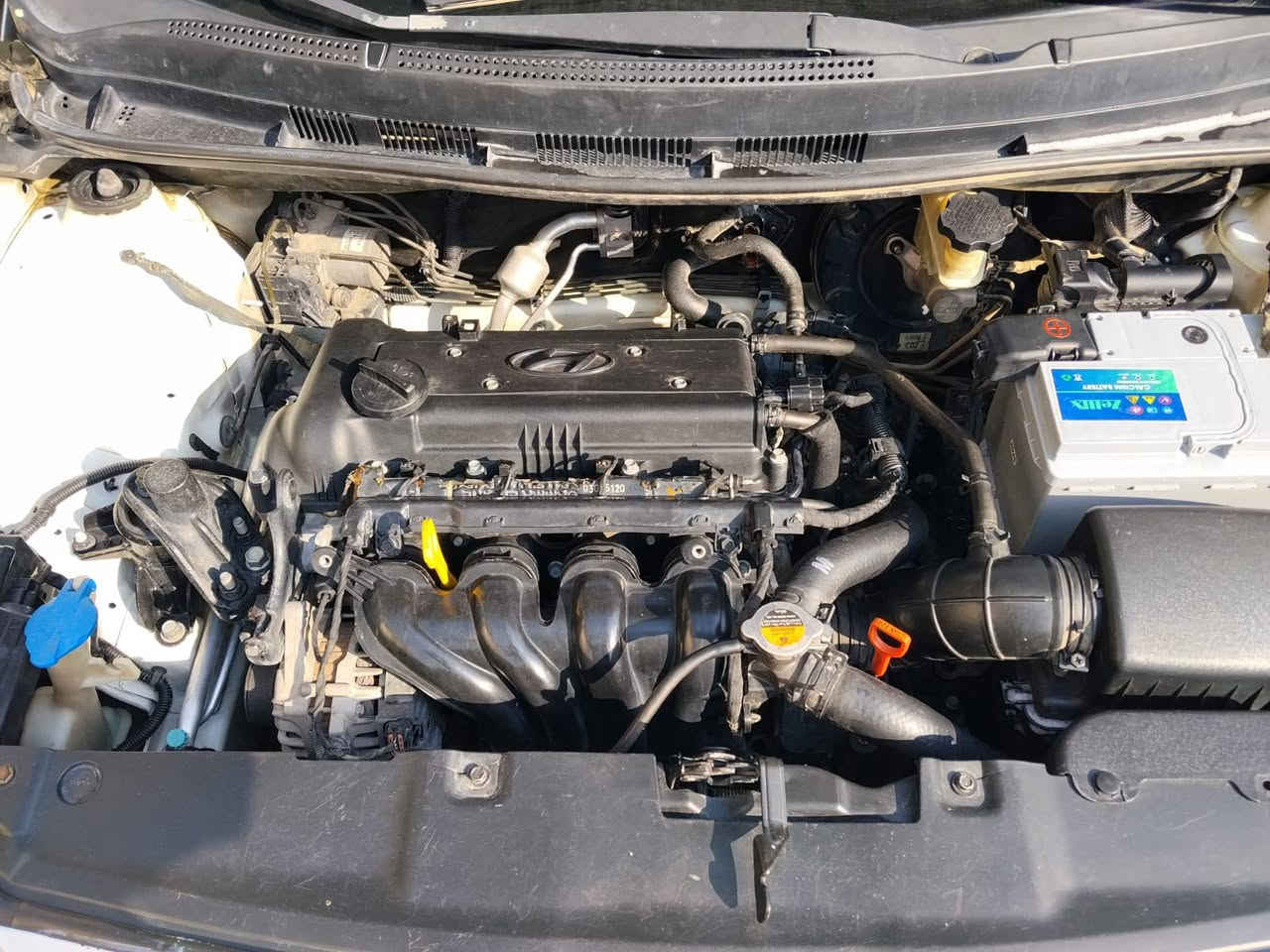 السلام عليكم
اكسنت خليجي بلو ٢٠١٣
سياره خير من الله كير محرك تبريد 
هزه بيه كلشي جاهز وبسمي 
السعر ٩٣ العنوان الطوبجي ***********
