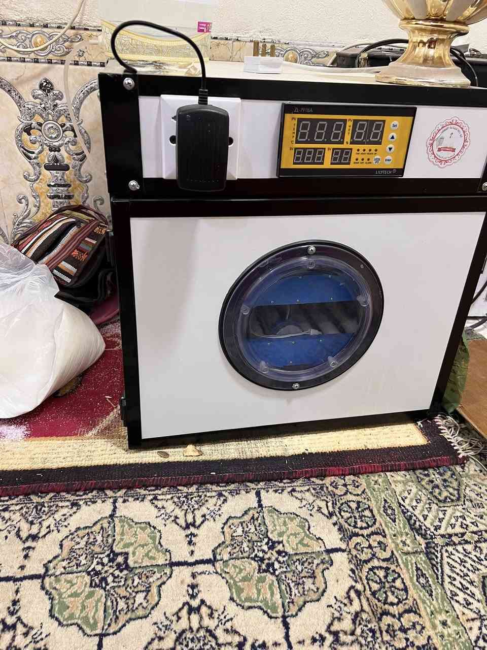 السلام عليكم فقاسه حجم (١٤٠)بيضه للبيع المكان ديالى 
للاستفسار على الرقم ***********
