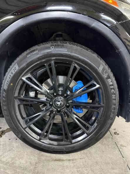 السلام عليكم
للبيع انفنتي FX موديل 2011
ماشية 180 ألف
فول مواصفات
رقم مميز 4 ارقام حرف A بالعافية ويا السيارة الي تصير من قسمته 
سنوية ورقم جديد بس هزة وثاني يوم حولها بأسمك 
عليها تخم تاير ميشلن وويل اصلي مصار شهر ونص شادهم
السيارة كفالة عامة من الحادث والصبغ
گير ومحرك كهربائيات ضمان 
بيها مكانين صغار جداً بارد 
موجود الفحص 
بيها رصعة بالتكمة (مملعوب بيها) ومبينة بالصور
تقرير كارفاكس موجود بدون أي حادث
كلين تايتل
السيارة على إيدي ومعتنى بيها
نظيفة جداً وحتى غرفتها نظيفة 
جاهزة للفحص وين متحب 
السعر 130$ بيها مجال بسيط ومراوس حسب القناعة 
*********** أربيل
