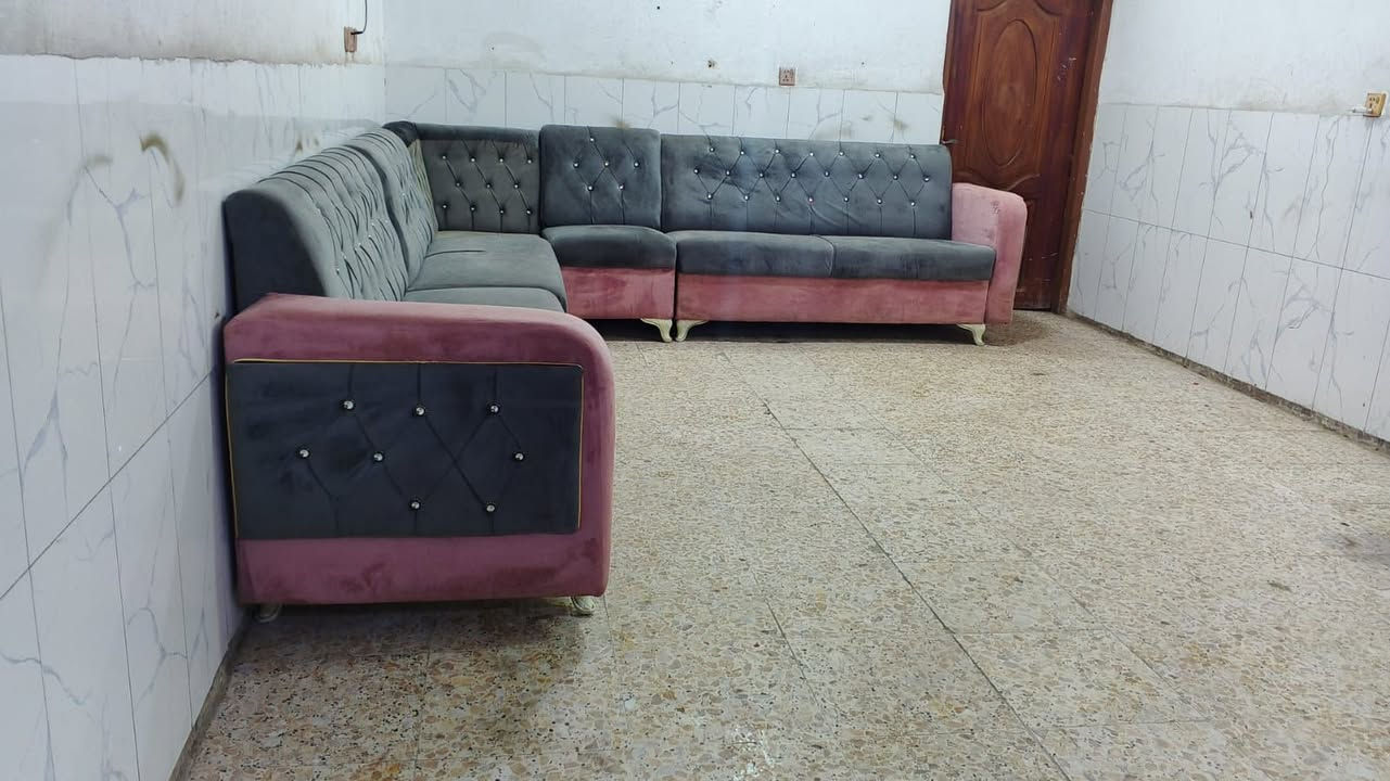 ديوان 10 مقاعد نظيف
سعره 220 وبي مجال لبياع 
يوجد توصيل بكروه ب واتساب
***********
