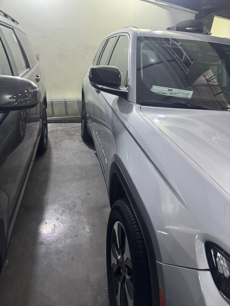 السلام عليكم جيب 2023 بلكن هايبرد 
بدون ضرر السيارت كلين جديده  مواصفات فول الفول 
بصمه 
شاشه 
شاشه دشبول 
نقطه عمياء 
كير ماوس 
عداد دجتال 
خرن كراسي 
كراسي كهرباء 
بانوراما 
هاند بريك بصمه 
السياره بعد بيها مواصفات فول. 
رقم بغداد الجديد 
السياره بدون ضرر وتقريرها بدون ضرر كلين وصور السونار موجود ماشيه 66  الف رايدها 340 للاستفسار ***********
