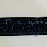 تريشة صندوق جيب كراند شيروكي خمسه راكب موديل 22و23و24 اصليه موبر للبيع...