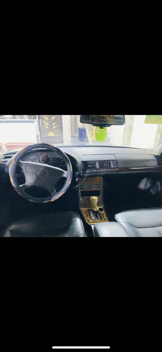 سلام عليكم 
عندي مارسدس شبح 
موديل 1992 
باب طويله
سنويه جديده عضم عاج
رقم جديد الماني 
محرك 6سلندر بلادي 
مواصفات 
فتحه 
كل الكشنات كهربائيه 
ستيرن كهربائي 
صدر امامي جديد
صدر خلفي جديد
تخم تاير جديد
سياره جاهزا
السعر ٦٠ ورقه وبيه مجال 

الرقم الهاتف ( *********** )
