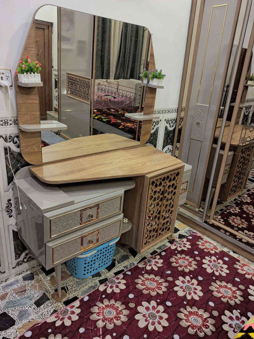 غرفة نوم مستعملة تركية : 

قطع الغرفة كاملة مع مندر ... السعر 650 الف وبيه مجال ... بغداد نهاية حي أور منطقة سبع قصور الشارع الرئيسي ... 

للاتصال : ***********
