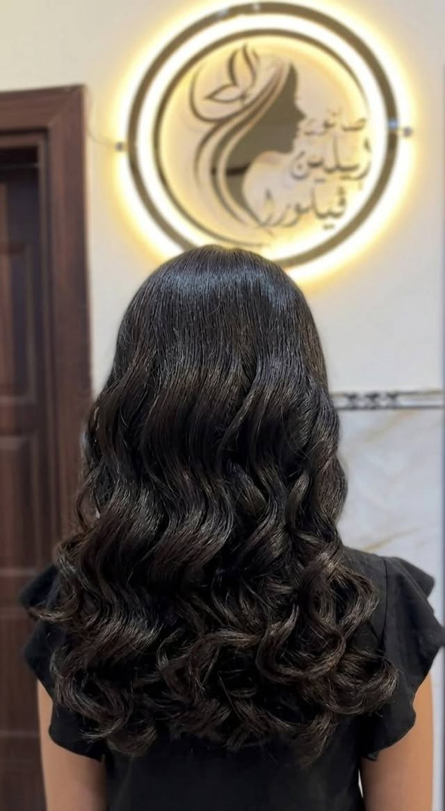 ✨ عيدكم أحلى ويانه في صالون ايلين ڤيلورا ✨
مكياج يبرز جمالچ ✨
تسريحات ملكية تناسب كل الأذواق 👑
وأجمل العروض الخاصة بمناسبة العيد بانتظارچ 💖

دللي نفسچ وخلي إطلالتچ تخطف الأنظار بهالعيد 🌸
احجزي موعدچ من هسه صالون ايلين ڤيلورا الموقع حي السماح مجاور لحم بعجين غسان للحجز الاتصال بالرقم 🎀‏‪***********‬‏
