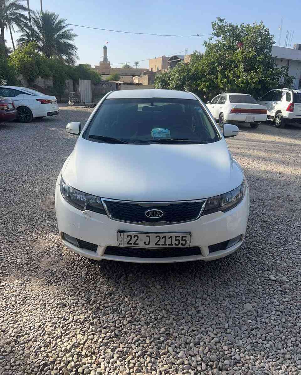 السلام عليكم للبيع كيا سيراتو 2013 مكينه وكير كفاله عامه  سونار موجود داخل الصور سياره خير من الله سنويه ال ٢٠٢٧ شهر ال ٥ مكان السياره ديالى المقداديه السوق القديم كراج الملا لوقوف السيارات السعر 118 وبيها مجال  الاستفسار ***********
***********
