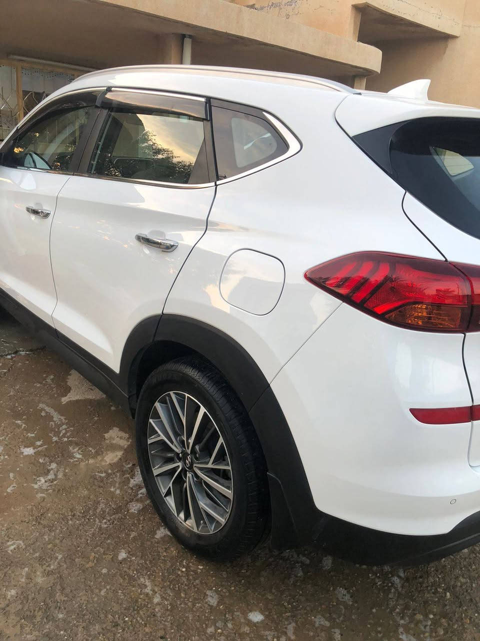 السلام عليكم توكسان 2019 للبيع
كلين فول بصمه واحد ع واحد لون ابيض 
تبريد قطعتين ماشييه ٨٤ رقم اربيل جديد 
محرك گير كلو شرط سعر السياره ٢٢٠ وبيها مجال مكان السياره الحويجه قرية شملان 
مكلف بالنشر  رقم صاحب السياره
***********
***********
