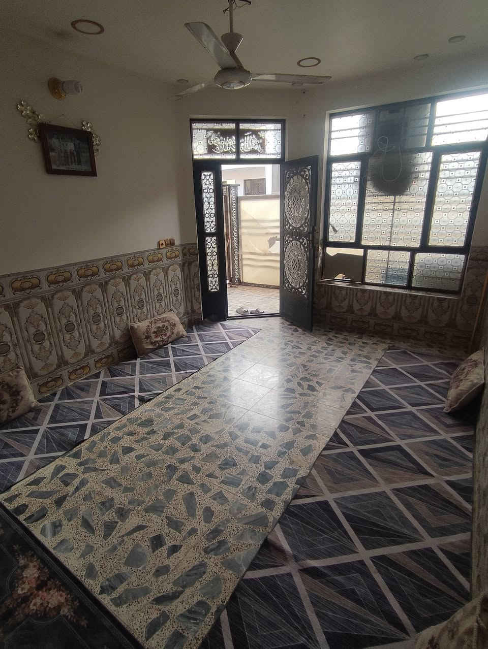 يا الله سلام عليكم بيت   للبيع مساحه 100واجه 7نزال 13سند 25قرب كليه الهادي طابق ونص مطبخ +استقبال +صاله +غرف نوم +صحيات +منور بناء جديد للستفسار ***********واتساب
***********
