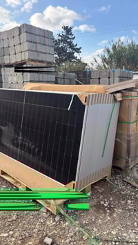 تركيب ألواح شمسية • معدات شمسية • خدمة شاملة